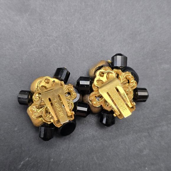 Signed Eugene Black Beaded Cluster Clip On Earrings Brushed Gold Tone Vintage - Picture 4 of 6